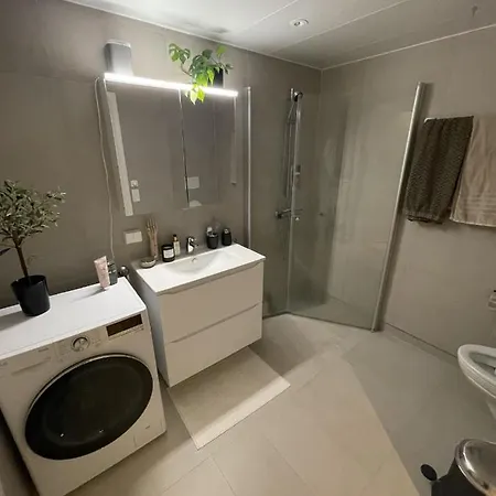 Modern Apartment Nearby City Centrum Тромсё Экстерьер фото