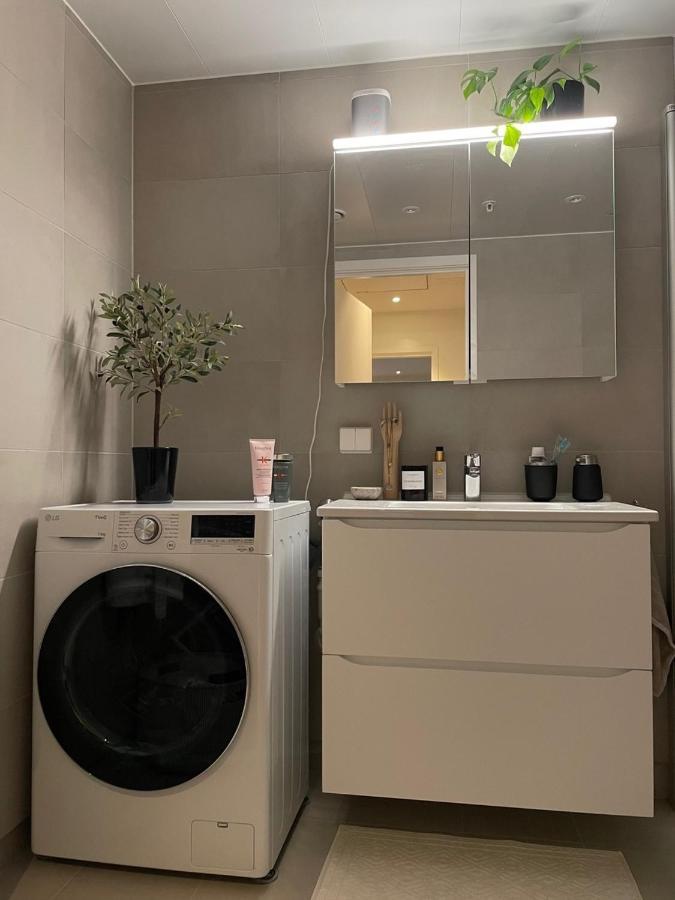 Modern Nearby Centrum Apartment *